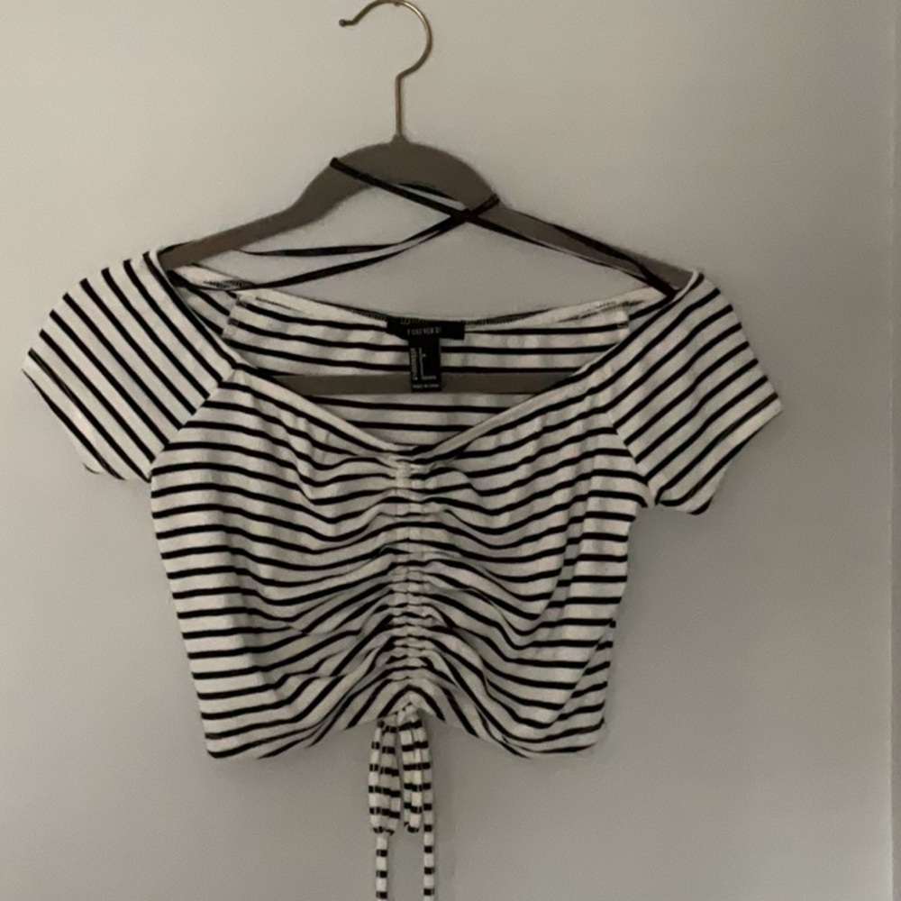 Forever 21 Black and White Ruched Crop Blouse